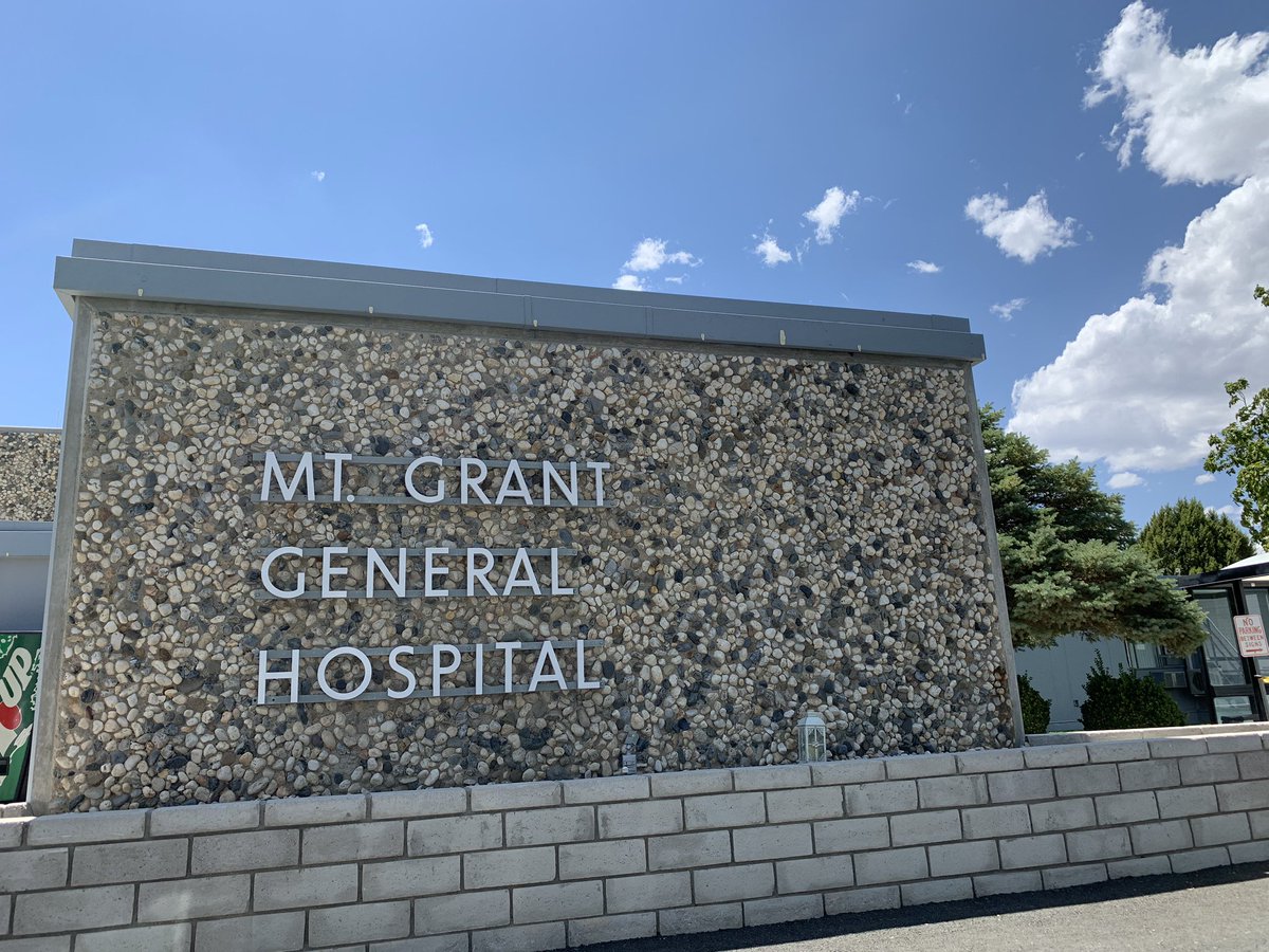 ForRecovery's tweet photo. As part of the #NevadaRecoveryNetwork, we joined hospital administrators and physicians at Mt Grant General Hospital earlier this week to share the benefits of Medication Assisted #Recovery, peer support in hospitals, and a few successful program models.
#RecoveryCurrent #MAT https://t.co/CP6EbnL525