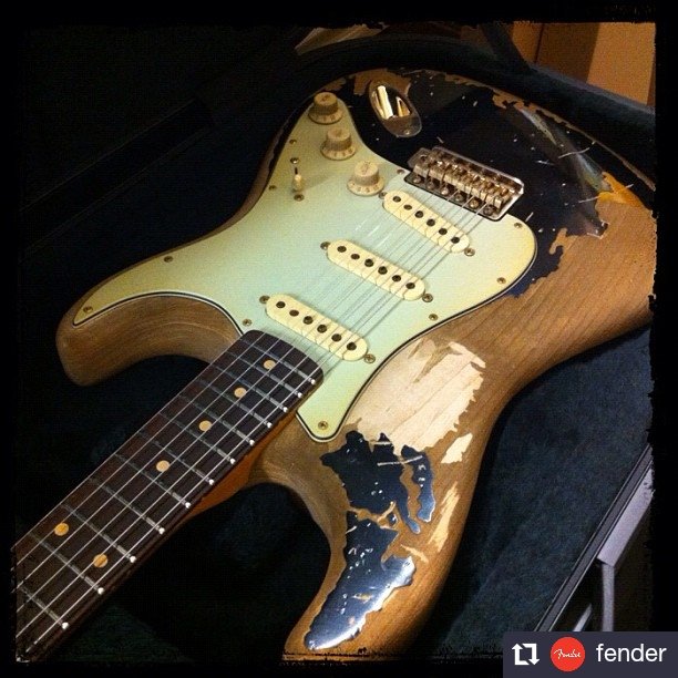1983JVsquier's tweet photo. @muerdekeroyo @Fender @Fender 📷 #Fender Custom Shop John Mayer Limited Edition Black1 Stratocaster https://t.co/BT3eI1yeJ1

Crafted by Master Builder John Cruz
#JohnMayerGuitar #JohnMayer #Stratocaster #FenderRelic #Guitar #FenderCustomShop #FenderFamily #JohnCruz #FenderCareer #JohnCruzMasterBuilder https://t.co/eREETz8vgp
