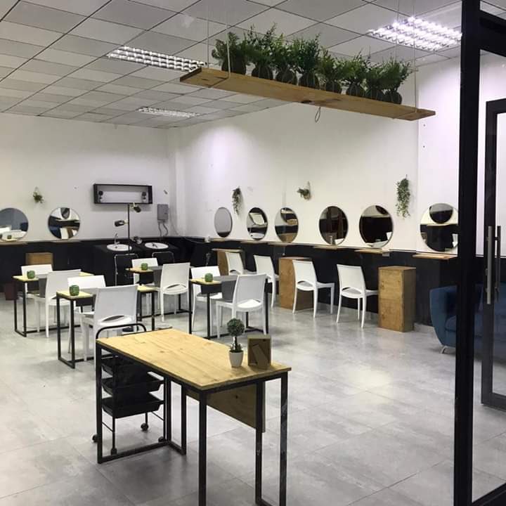 KayRamajake's tweet photo. Salon Work Stations  available to rent for R55 a day at Glam Studio, Kingsway Mall Maseru.

Call or whatsapp +266 58011604 https://t.co/OGk6j4Yz31