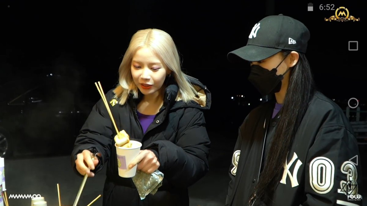 10- El apoyo mutuo que se tienen y el hecho de que si Byul hace algo a quien llama primero es a Yongsun