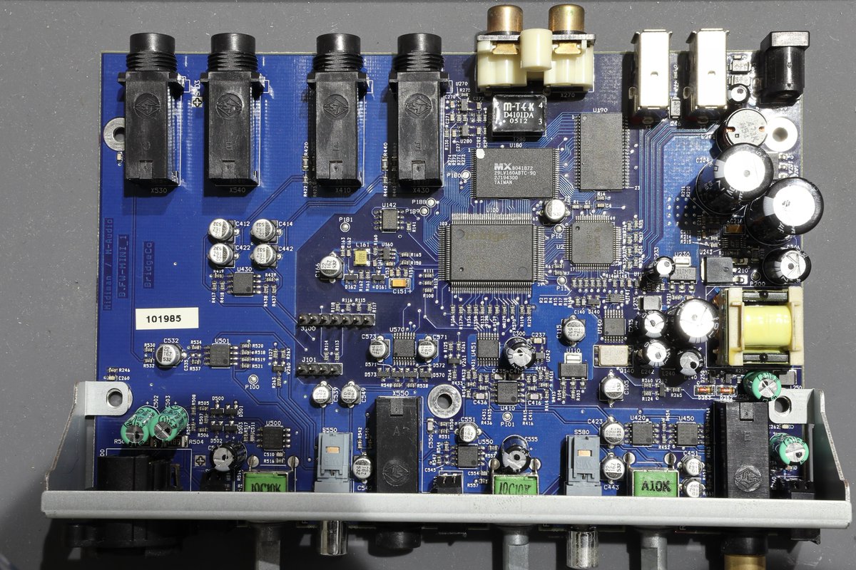 fcneet's tweet image. せっかく分解したので、後で色々調べられるように基板の写真を撮っておいた。ICの品番、抵抗の定数もある程度読める。 #FireWireSolo