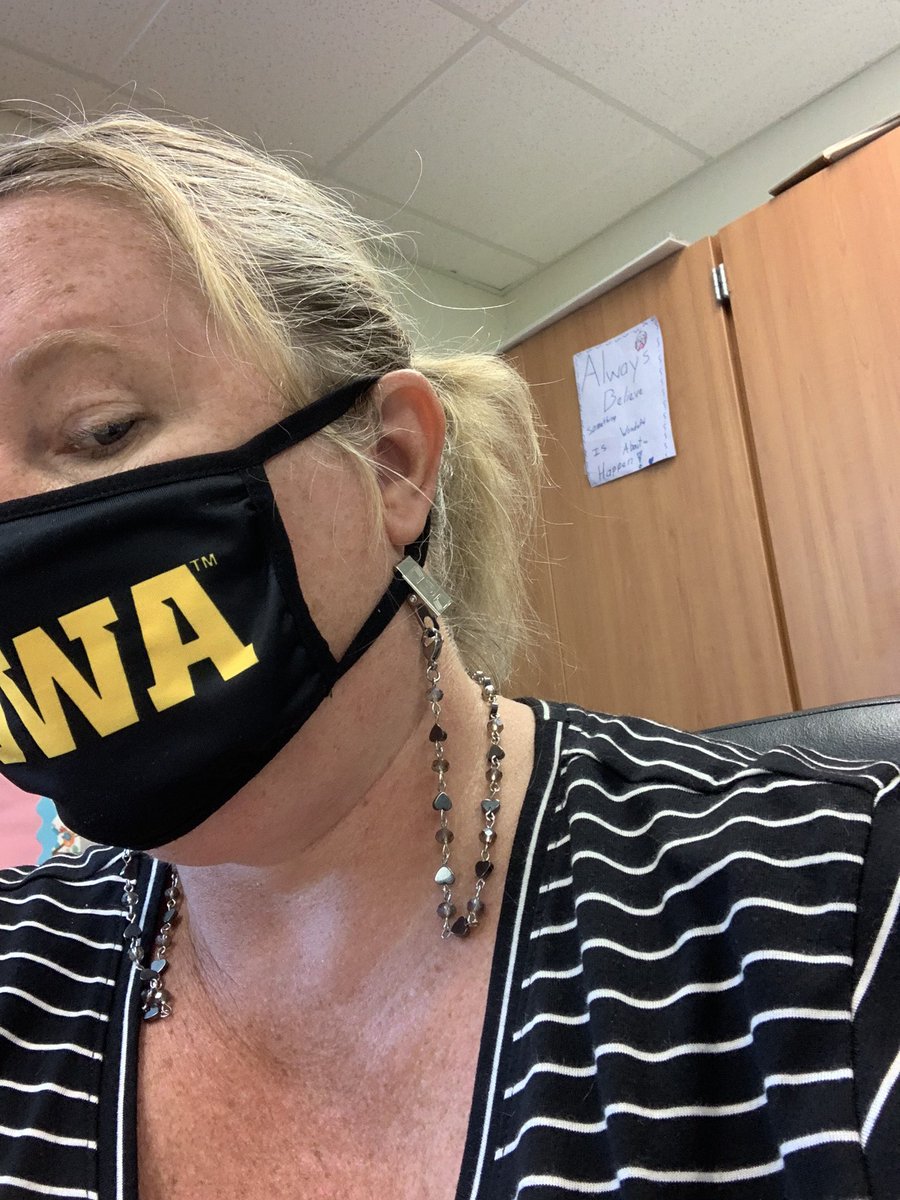 capper2teach's tweet image. Teacher friends, having taught now for three weeks, here’s my advice...You will need a lanyard like this for your mask. I ordered it on amazon and it is my new best friend. I never forget to put it back on now!