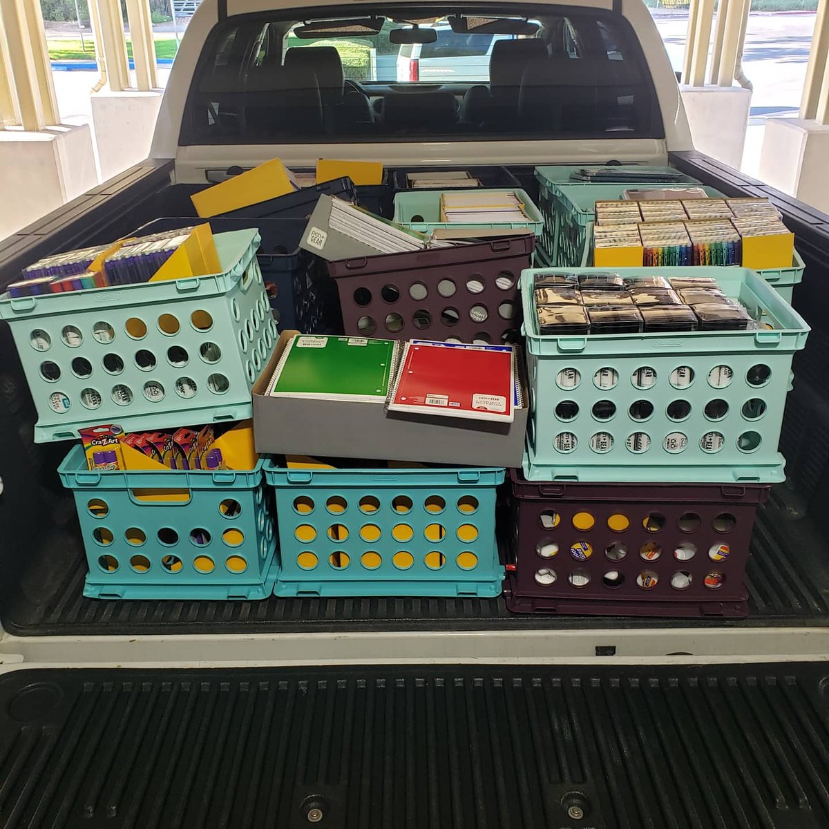 mgriffin_bmt's tweet photo. Thank you Beaumont Walmart for your donations to help support students @Brookside_ES.  Thank you for supporting your community during these tough times.  #BullfrogPride #BeaumontStrong https://t.co/TVrayEyk3f