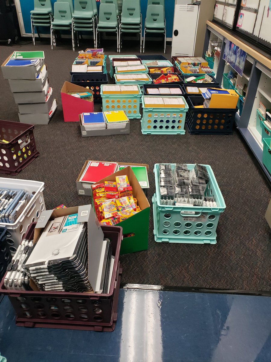 mgriffin_bmt's tweet photo. Thank you Beaumont Walmart for your donations to help support students @Brookside_ES.  Thank you for supporting your community during these tough times.  #BullfrogPride #BeaumontStrong https://t.co/TVrayEyk3f