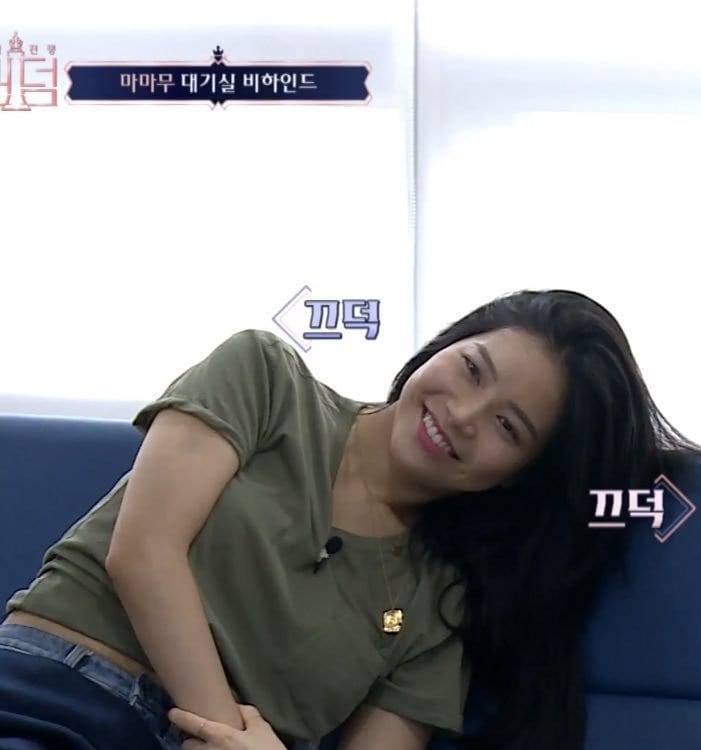 16- Cuando Yongsun mira a Moonbyul