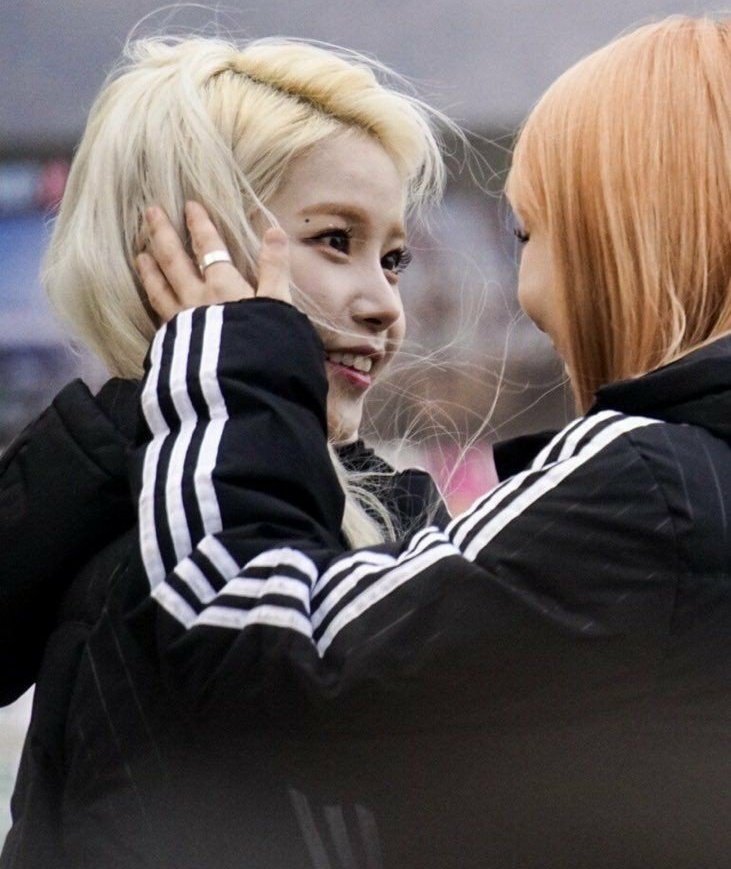 16- Cuando Yongsun mira a Moonbyul