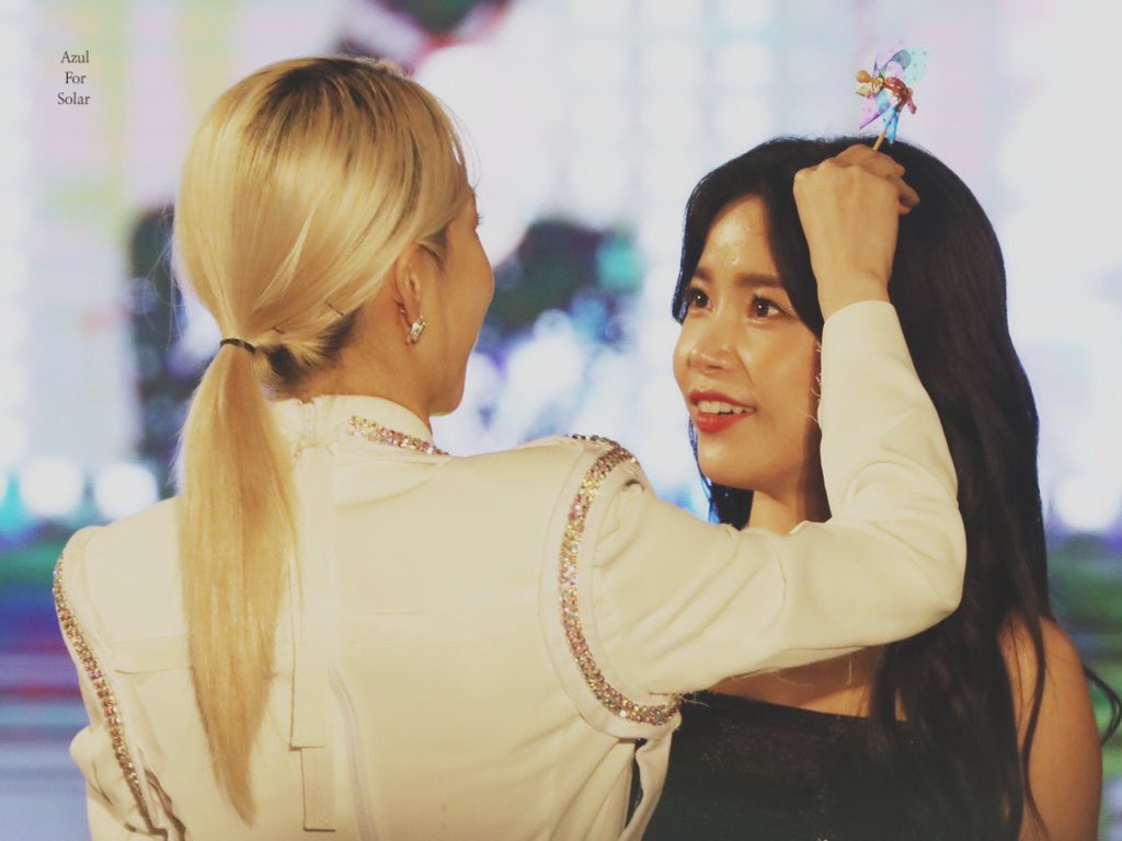 16- Cuando Yongsun mira a Moonbyul