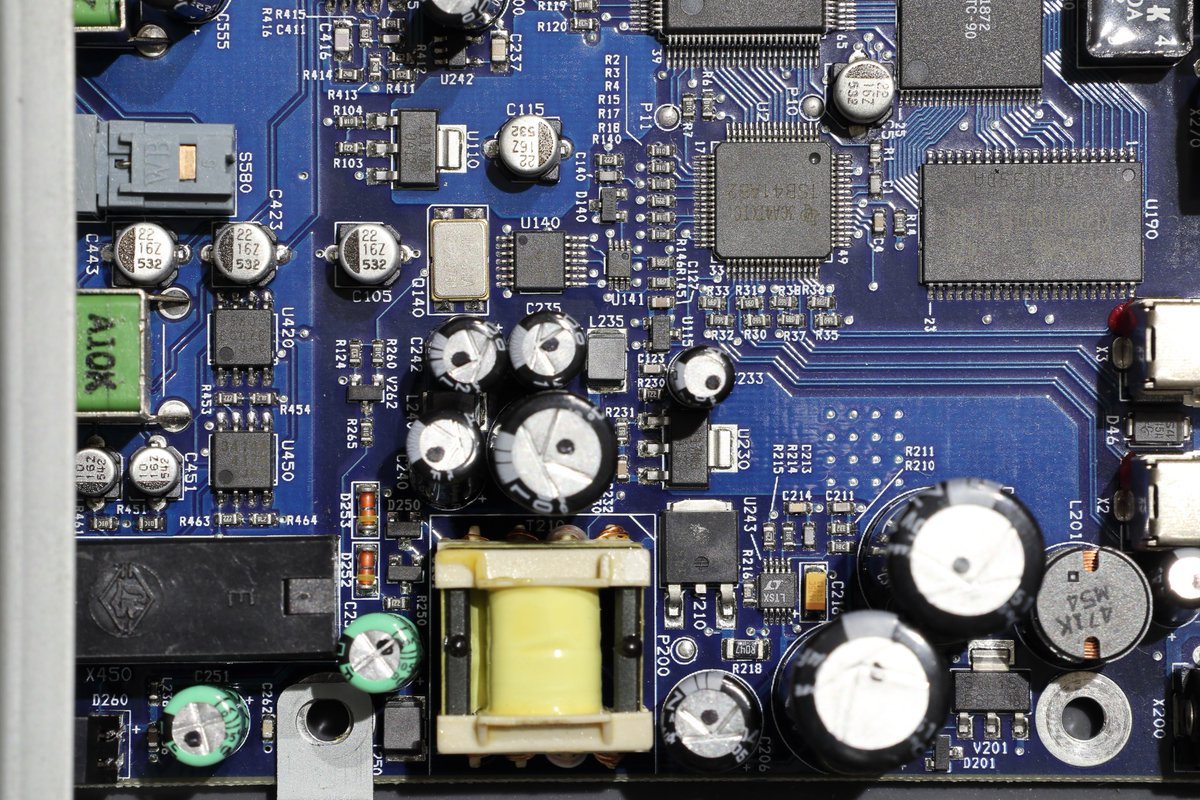 fcneet's tweet image. せっかく分解したので、後で色々調べられるように基板の写真を撮っておいた。ICの品番、抵抗の定数もある程度読める。 #FireWireSolo