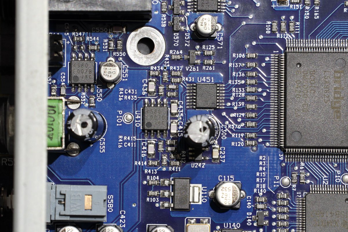 fcneet's tweet image. せっかく分解したので、後で色々調べられるように基板の写真を撮っておいた。ICの品番、抵抗の定数もある程度読める。 #FireWireSolo