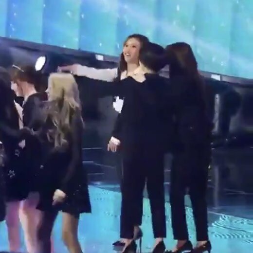 32- Moonsun como una pareja normal en público y en cualquier lugar