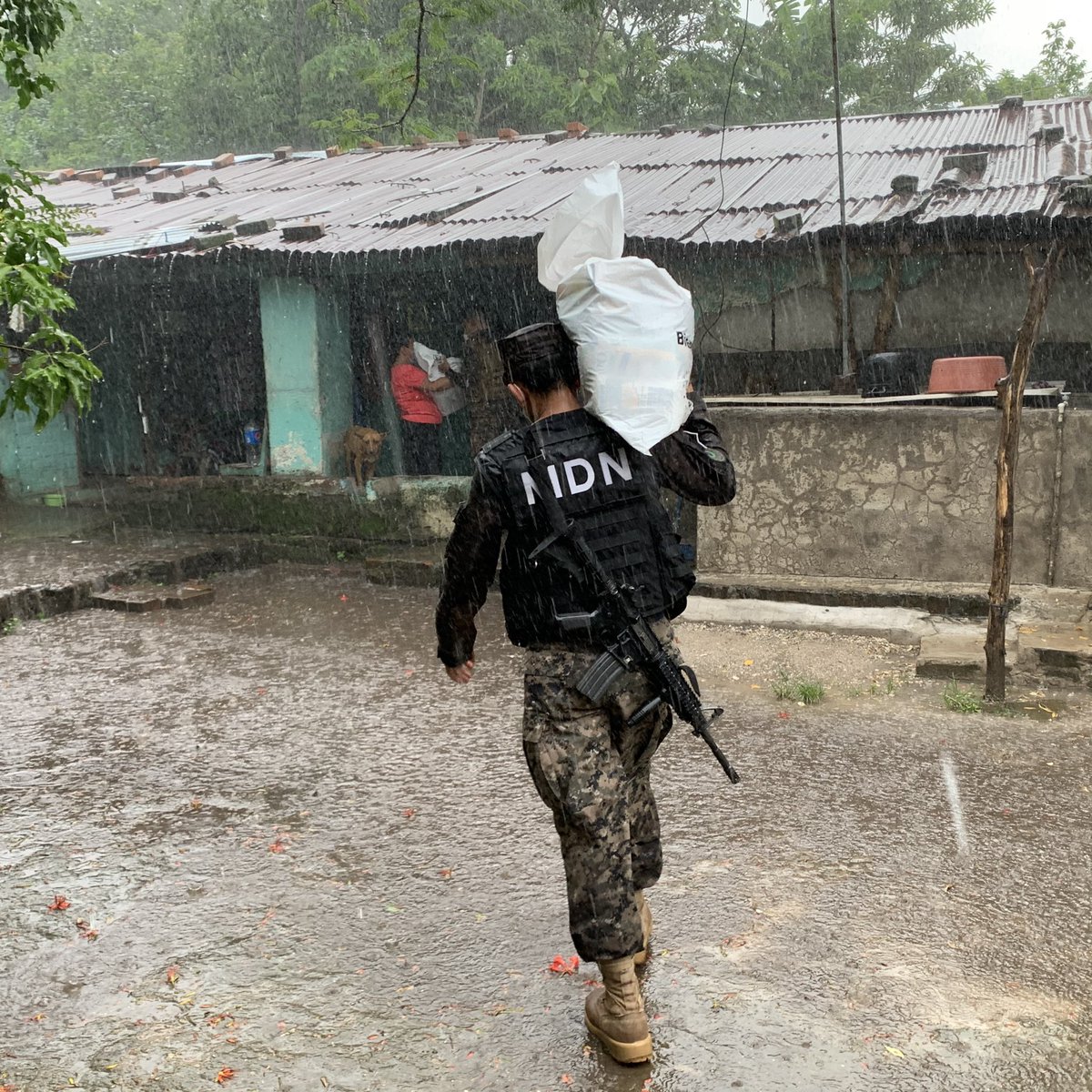 nayibbukele's tweet photo. Por cierto, la posibilidad de que vaya a destituir al Ministro @merino_monroy, por una recomendación de la @AsambleaSV, es 0.0000%.

Así que ese show que quieren montar, en lugar de ponerse a trabajar en las necesidades del pueblo salvadoreño, es totalmente una PERDIDA DE TIEMPO. https://t.co/CKOD8c37Fx