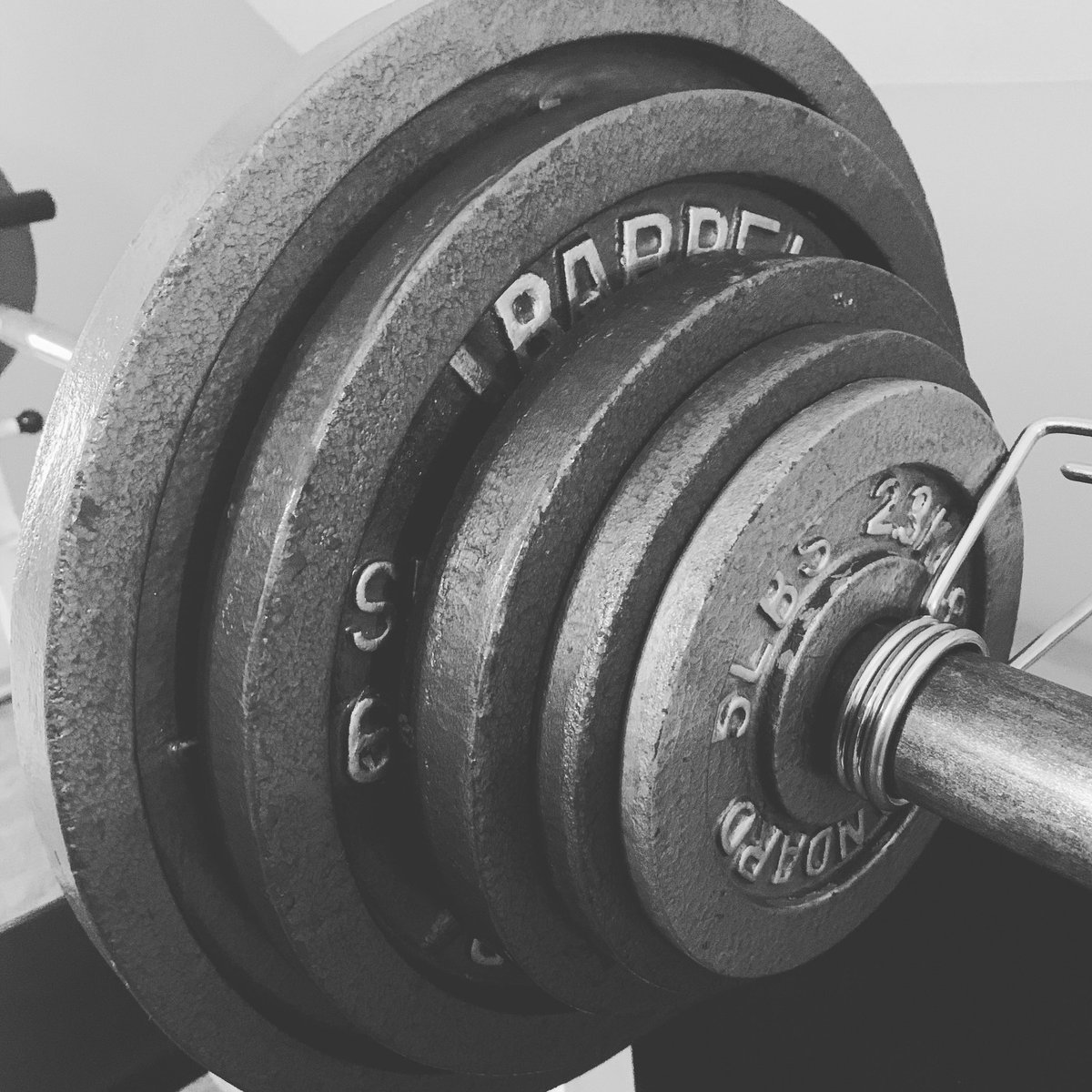 SBrock74's tweet photo. I decided to get my workout spaces prepped for the new schedule ... 𝕌ℕ𝕋𝕀𝕃 𝐼 𝑟𝑒𝑎𝑙𝑖𝑧𝑒𝑑 𝑡ℎ𝑒 𝑙𝑎𝑠𝑡 𝑝𝑒𝑜𝑝𝑙𝑒 𝑡𝑜 𝑢𝑠𝑒 𝑡ℎ𝑒 𝑒𝑞𝑢𝑖𝑝𝑚𝑒𝑛𝑡 𝑤𝑒𝑟𝑒 𝑡𝑤𝑜 𝑏𝑒𝑎𝑠𝑡𝑙𝑦 𝑓𝑜𝑜𝑡𝑏𝑎𝑙𝑙 𝑝𝑙𝑎𝑦𝑒𝑟𝑠💪🏼😳Unloading the rack was today’s lift🤣😂🤣!! https://t.co/giE1DyDBvn