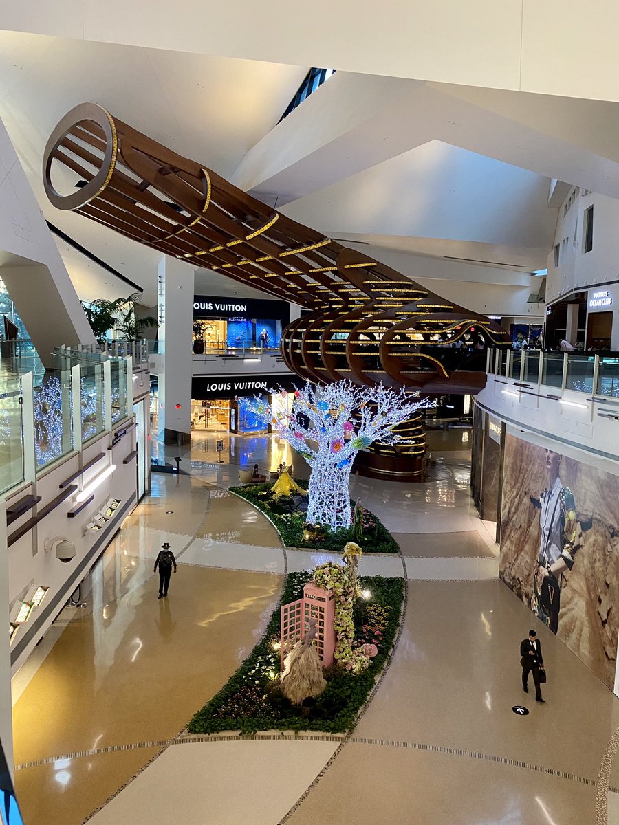 Crystals &ndash; bei  The Shops at Crystals