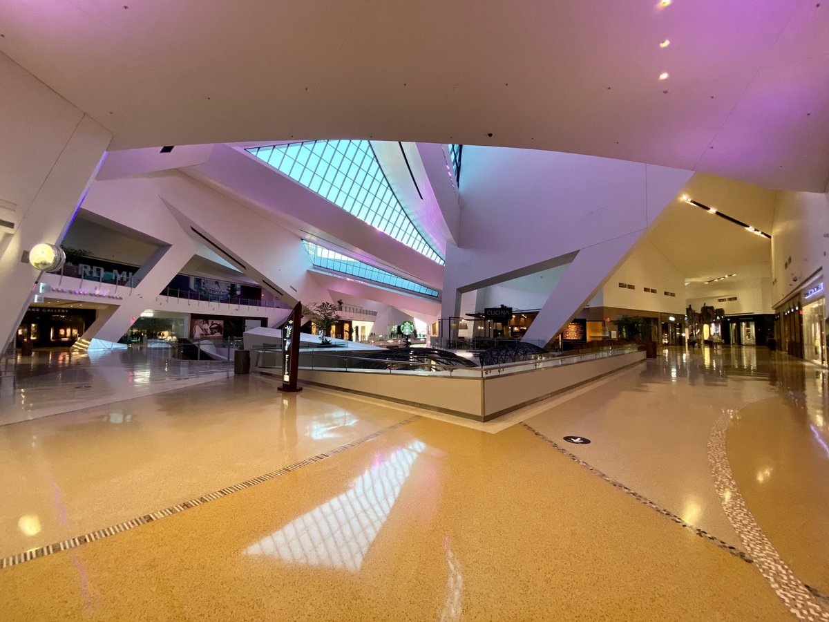 Crystals &ndash; bei  The Shops at Crystals