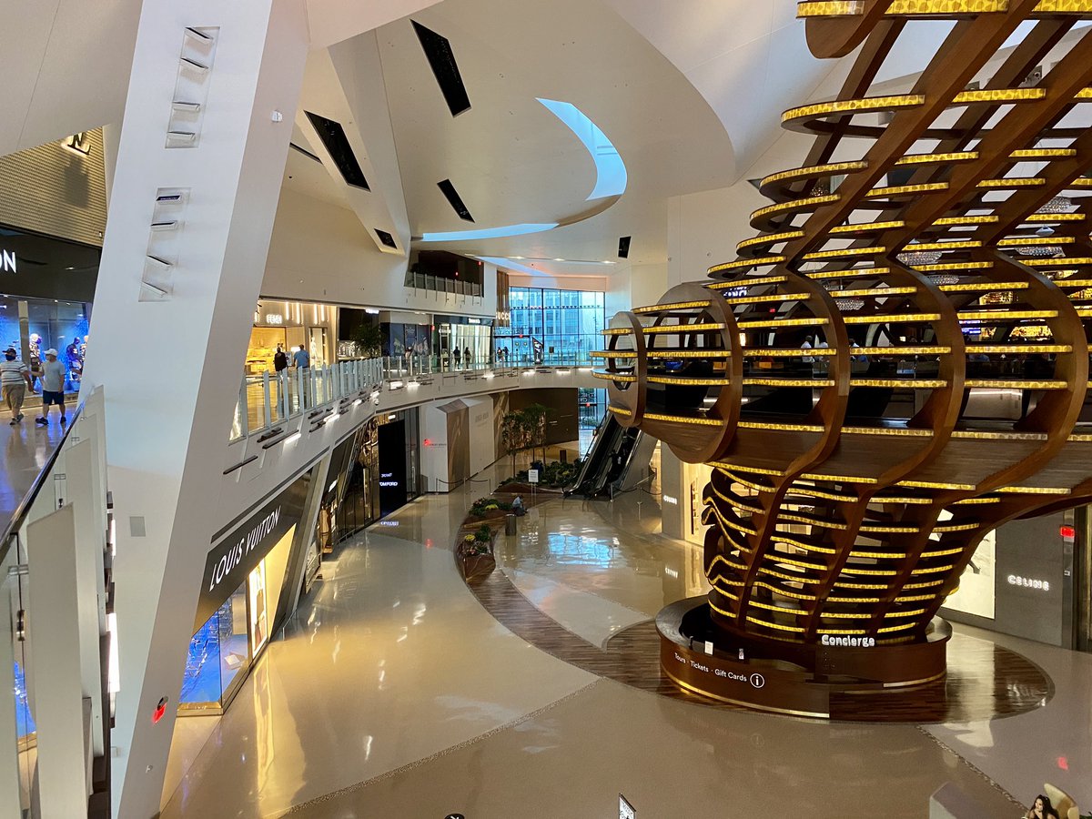 Crystals &ndash; bei  The Shops at Crystals