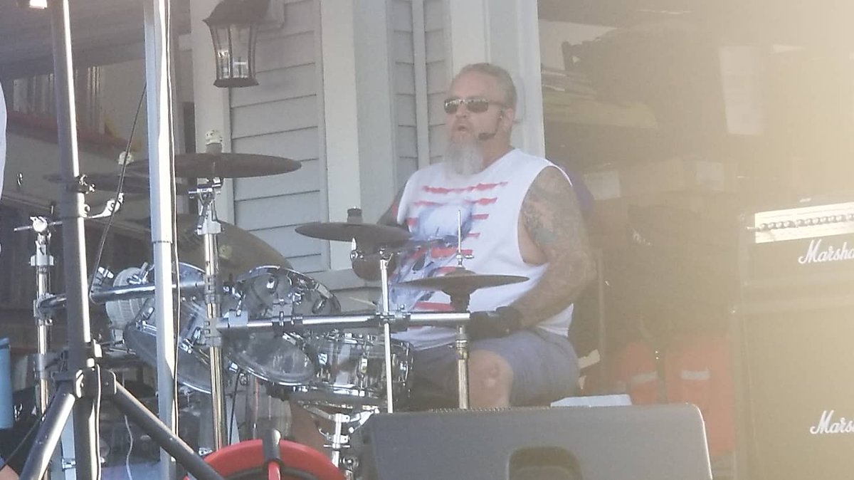 katiedaly80's tweet photo. Thank you my "Joey" for always being our photographer/videographer. 😘
#5gonecrazy #woodlilyblockparty 
@5gonecrazy2019 https://t.co/G9UhVg7FRA
