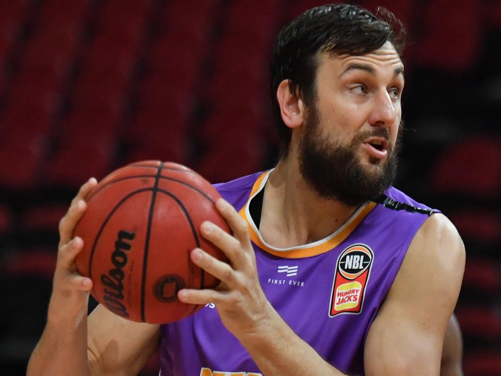Basketball fans have the incredible opportunity to rent the luxurious Sydney home of ex-NBA superstar Andrew Bogut. realestate.com.au/news/australia… #realestateau #NSW via <a href="/RealMattBell/">Matt Bell</a>