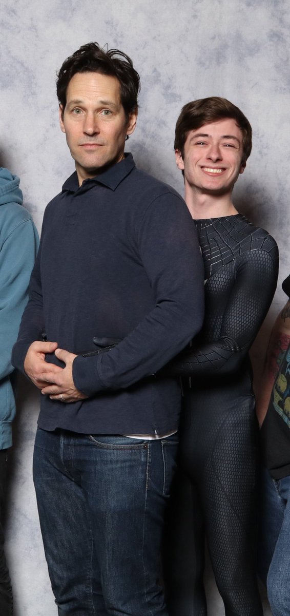 Paul Rudd is trending, so here’s me shamelessly plugging the time I met him at a con and asked if he would do an awkward prom picture with me and he was like “yeah man sure!” and he really delivered. #PaulRudd