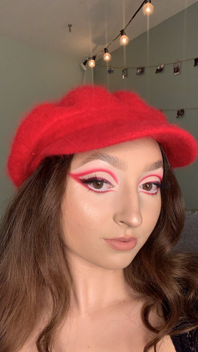 cakefacenicole1's tweet photo. Real life Barbie 😛 https://t.co/9Of2wu4PBN