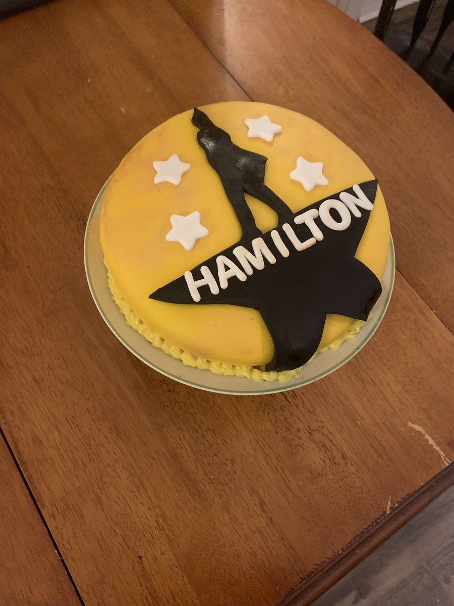 Tch_SS_Mont's tweet photo. Happy birthday to me! Decided to challenge myself and make my own birthday cake. Hamilton style! @lin_manuel #hamilfan #historyhasitseyesonyou #notthrowingawaymyshot https://t.co/egDOfy6YsX