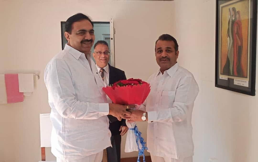 Jayant_R_Patil's tweet photo. राज्याचे सहकार व पणन मंत्री बाळासाहेब पाटील यांना वाढदिवसाच्या मनापासून शुभेच्छा💐
@Balasaheb_P_Ncp https://t.co/5s0dmEMUMe