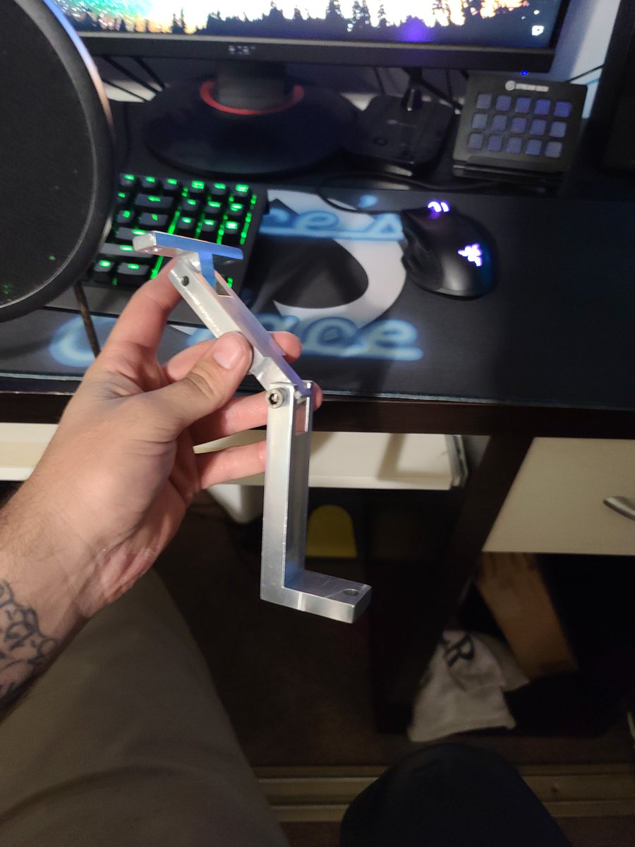 Im_AceofSpades's tweet image. I mentioned I designed a mount for my camera a few days ago...

Today I machined and installed it 😊
#CNCmill #buildingstuff