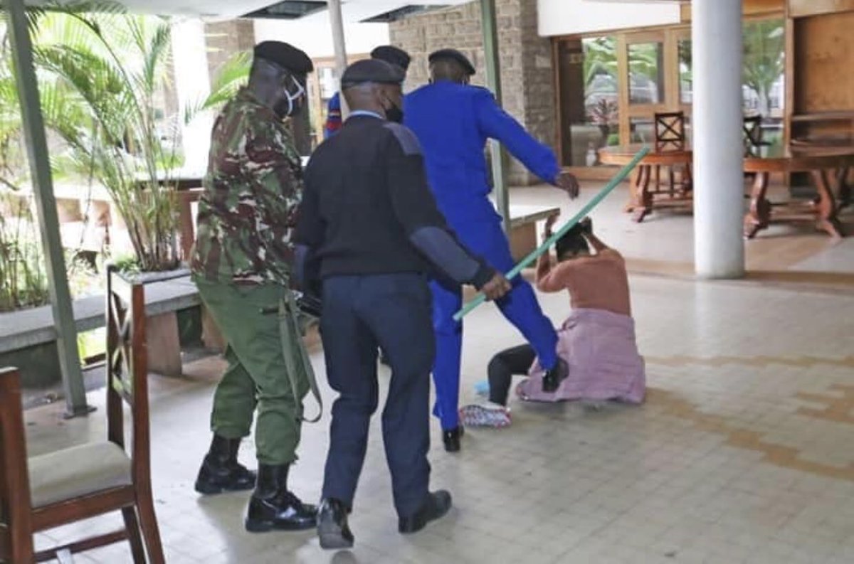 reneengamau's tweet photo. These are grown men. Kenyan men in uniform kicking a woman on the ground. They have huge batons &amp; heavy boots. She is alone. Undefended. Unarmed. On the ground. Who gave them the command? Who deployed them? @IG_NPS #policebrutalityke https://t.co/8JzzDc9kQk