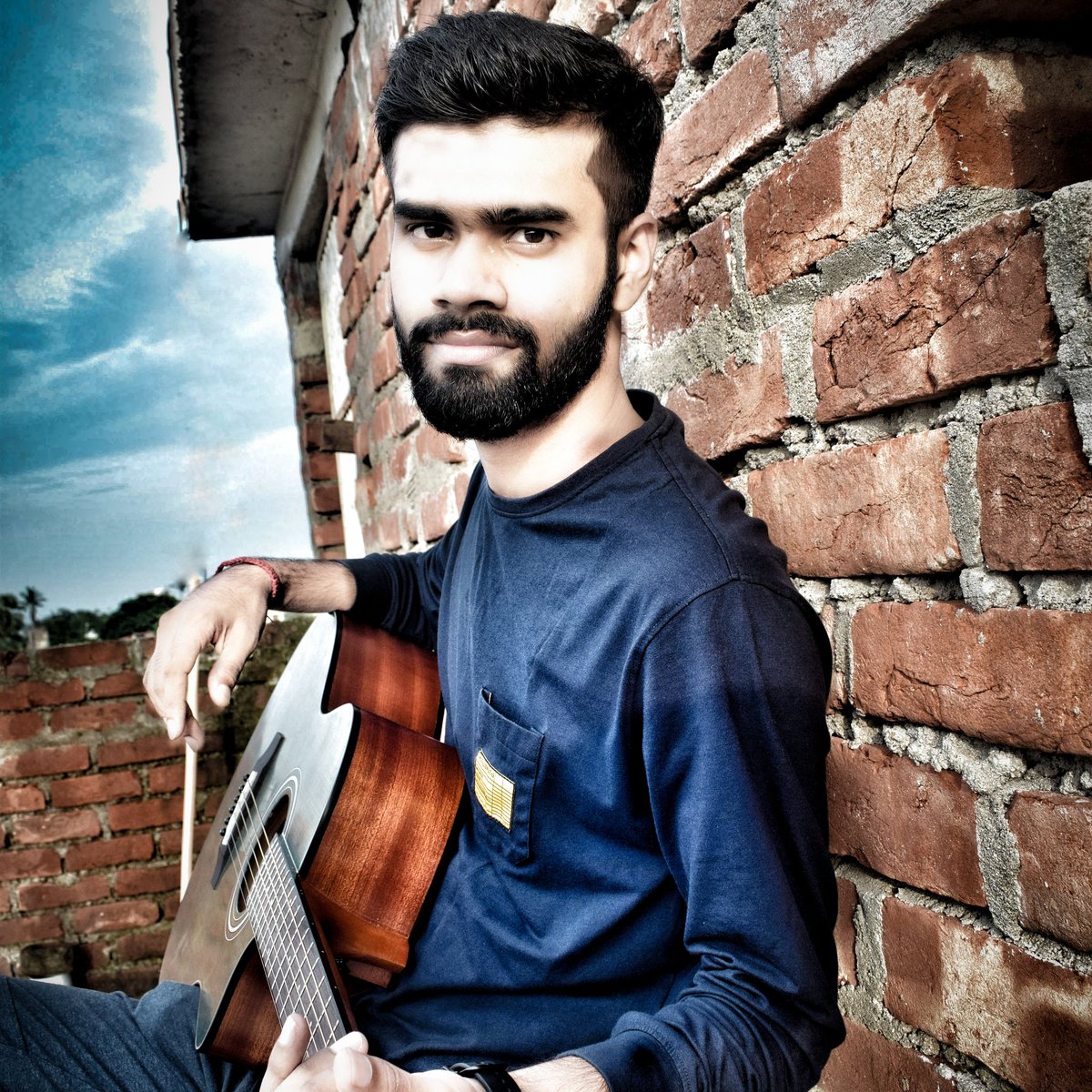 nirnid's tweet photo. #NewProfilePic #love #time #pic #guitar #Guitarist #TigerDay #InternationalTigerDay2020 #life #smile #editing #bricks #clouds #vintage #dark #darkmode #blue #beard #roof https://t.co/FDc1h675Z1