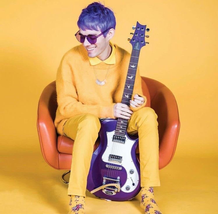 — awsten knight and my fav pics of him ; a thread.