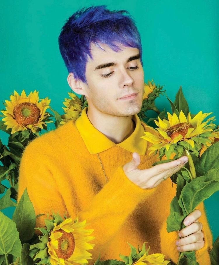 — awsten knight and my fav pics of him ; a thread.