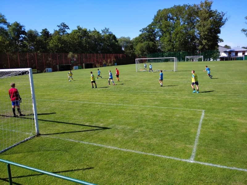 MFKVitkovice's tweet photo. Kategorie U15 se také právě účastní soustředění. 🔝 Borci odcestovali na prověřenou adresu sportovního centra Smilovice, kde kromě náročných tréninků mají čas také na regeneraci 🌊 a teambuilding 💪 https://t.co/UQZN0CJeF4