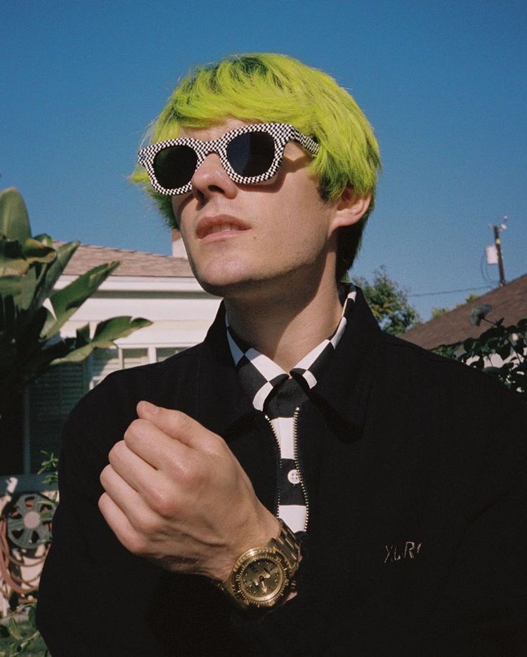 — awsten knight and my fav pics of him ; a thread.