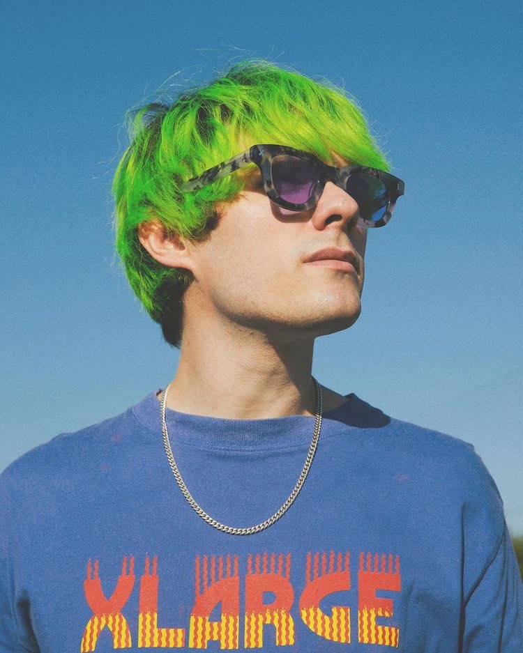 — awsten knight and my fav pics of him ; a thread.