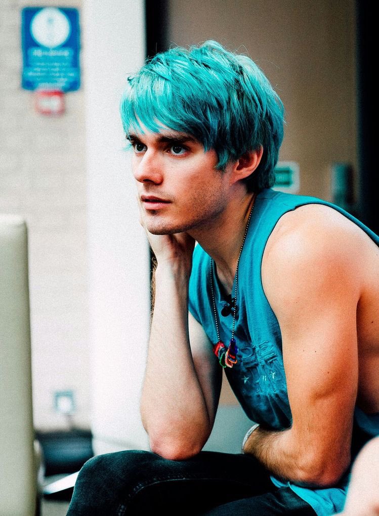 — awsten knight and my fav pics of him ; a thread.