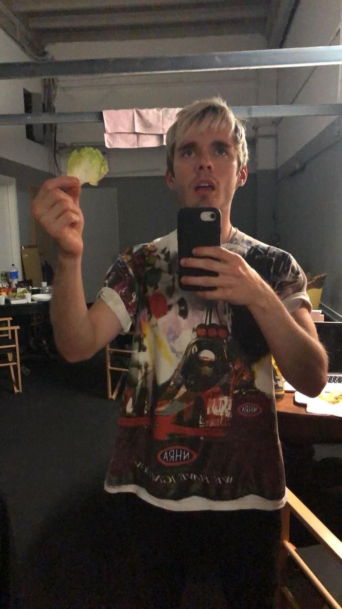 — awsten knight and my fav pics of him ; a thread.