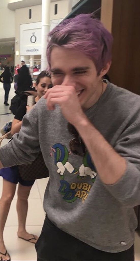 — awsten knight and my fav pics of him ; a thread.