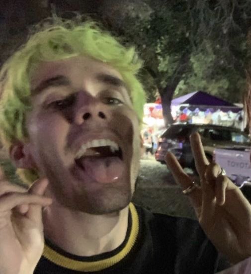 — awsten knight and my fav pics of him ; a thread.