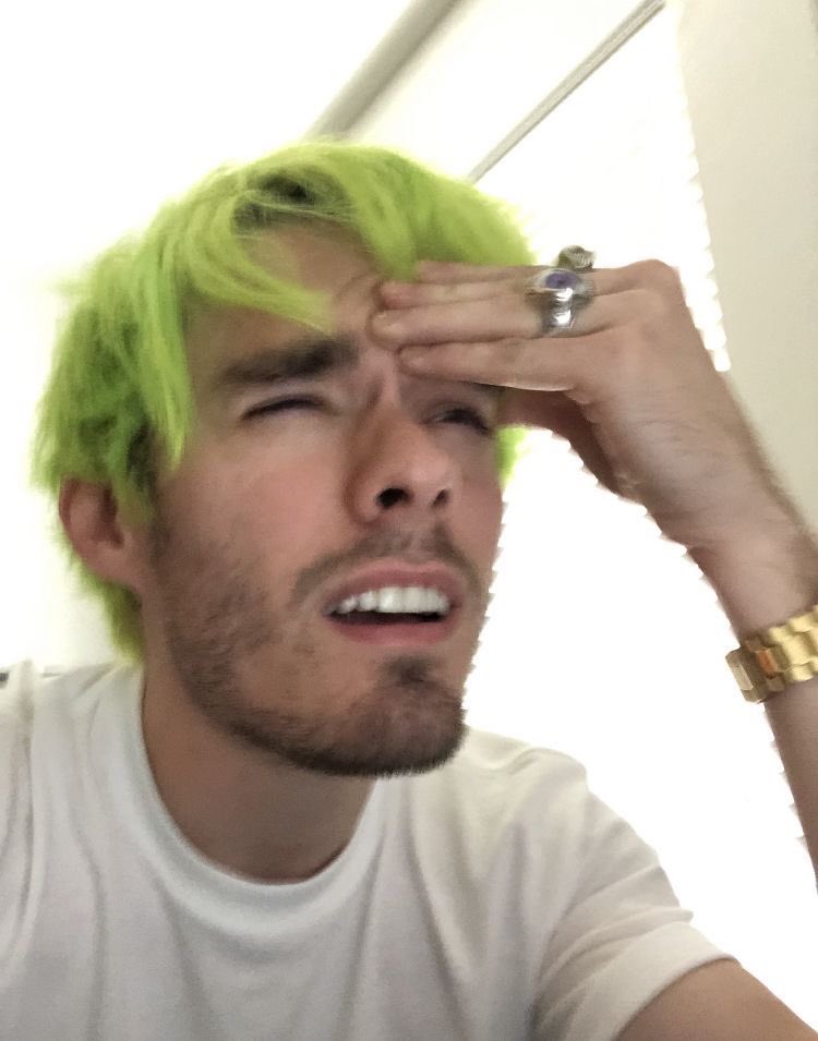 — awsten knight and my fav pics of him ; a thread.