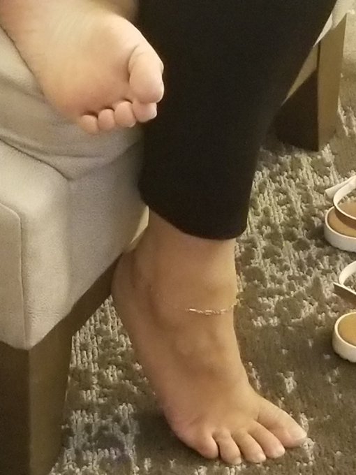 Natural with no polish. #footfetish #latinafeet #nakedfeet https://t.co/GfybMc3Tbr<a href="/tag/footfetish"class="tags">#footfetish</a><a href="/tag/latinafeet"class="tags">#latinafeet</a><a href="/tag/nakedfeet"class="tags"><span>#nakedfeet</span></a>
