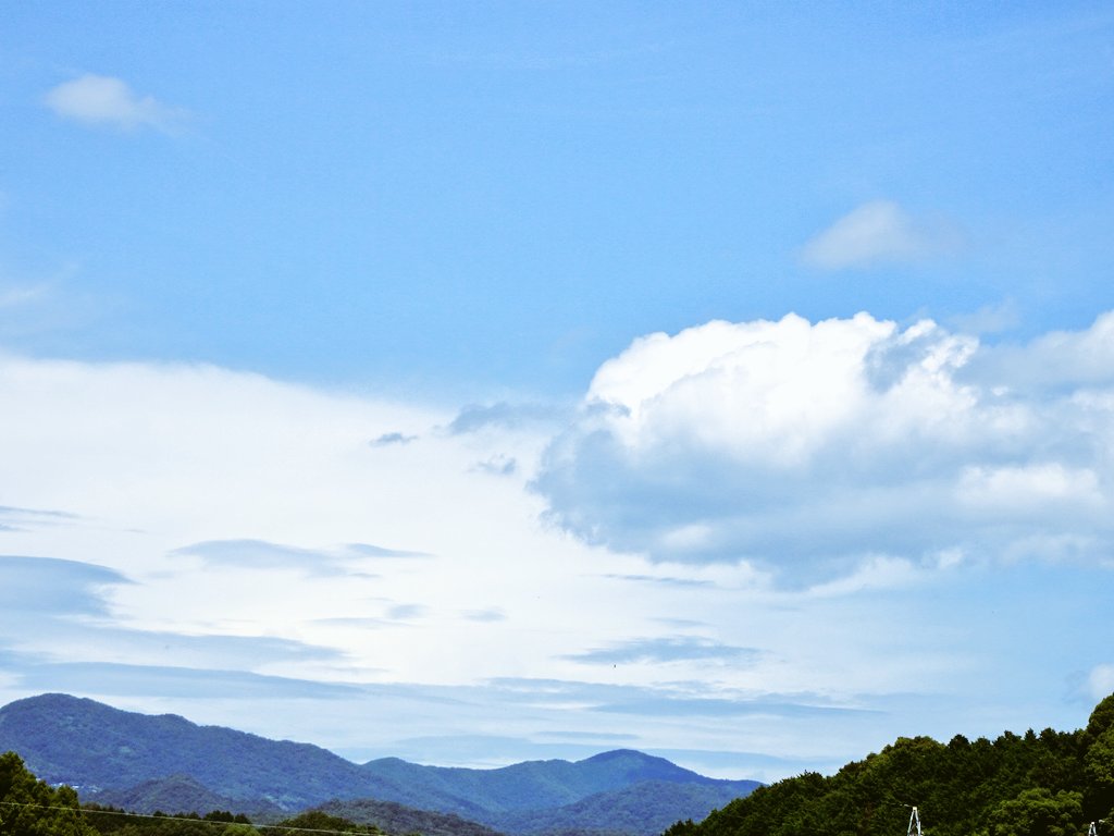 yurie_mon's tweet photo. #イマソラ に
ぽっかり浮かぶ雲 ☁︎︎︎︎☁︎︎
静かにゆっくり
ながれる時間。
#キリトリセカイ
#ファインダー越しの私の世界
#誰かに見せたい風景
#雲 #空が好き #空がある風景
#写真好きな人とつながりたい #photography #photo #clouds
#cloudspic #sky https://t.co/RsFWUSB45G