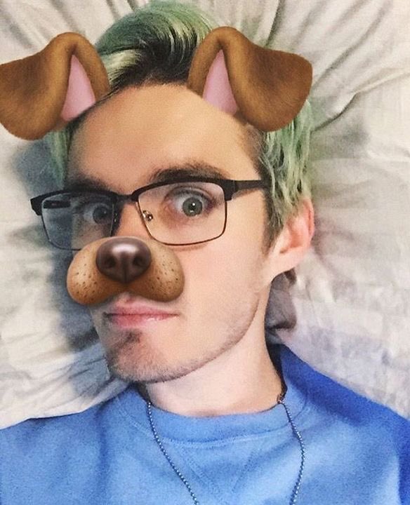 — awsten knight and my fav pics of him ; a thread.