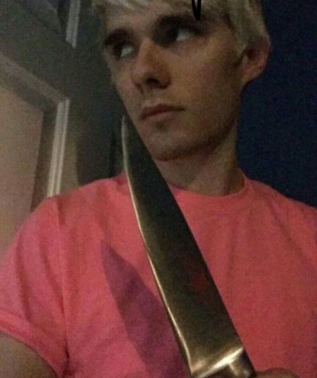 — awsten knight and my fav pics of him ; a thread.