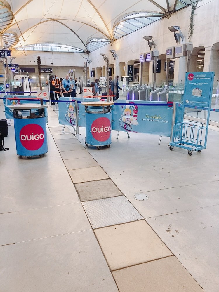 MathieuCDBOuigo's tweet photo. 👋 les accueils embarquements de vos #ouigo7601, #ouigo7621 & #ouigo7671 sont ouverts rdv hall 2 Paris Montparnasse
Merci de préparer vos billets #ouigo sur papier
📱Luminosité max 😊
Le port du masque 😷 est obligatoire en gare
Bonne installation 💺& bon voyage avec @OUIGO https://t.co/9CCEnHzY6a