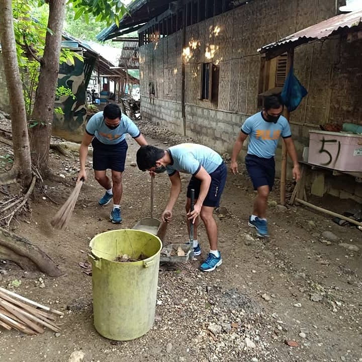 pnpsaf_6sab61sa's tweet photo. On July 29, 2020, 61SAC personnel conducted polishing of AOR in relation to Maintenance of Facilities at H61SAC, Camp Tirambulo, Brgy. McKinley, Guihulngan City, Negros Oriental.
#PNPPATROLPlan2030
#Tagaligtas
#PNPKakampiMo
#WeServeAndProtect
#WeHealAsOne
#TeamPNP https://t.co/NyhtWCcXzg