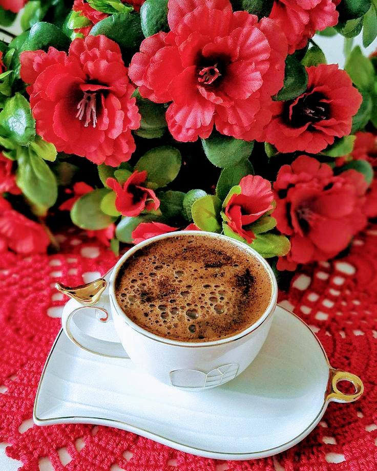 RedLady000's tweet photo. Guten Morgen ihr Lieben, Bergfest. Wieder ein Schritt näher ans Wochenende. ☕🍀😊 https://t.co/TGMHS8hiKD