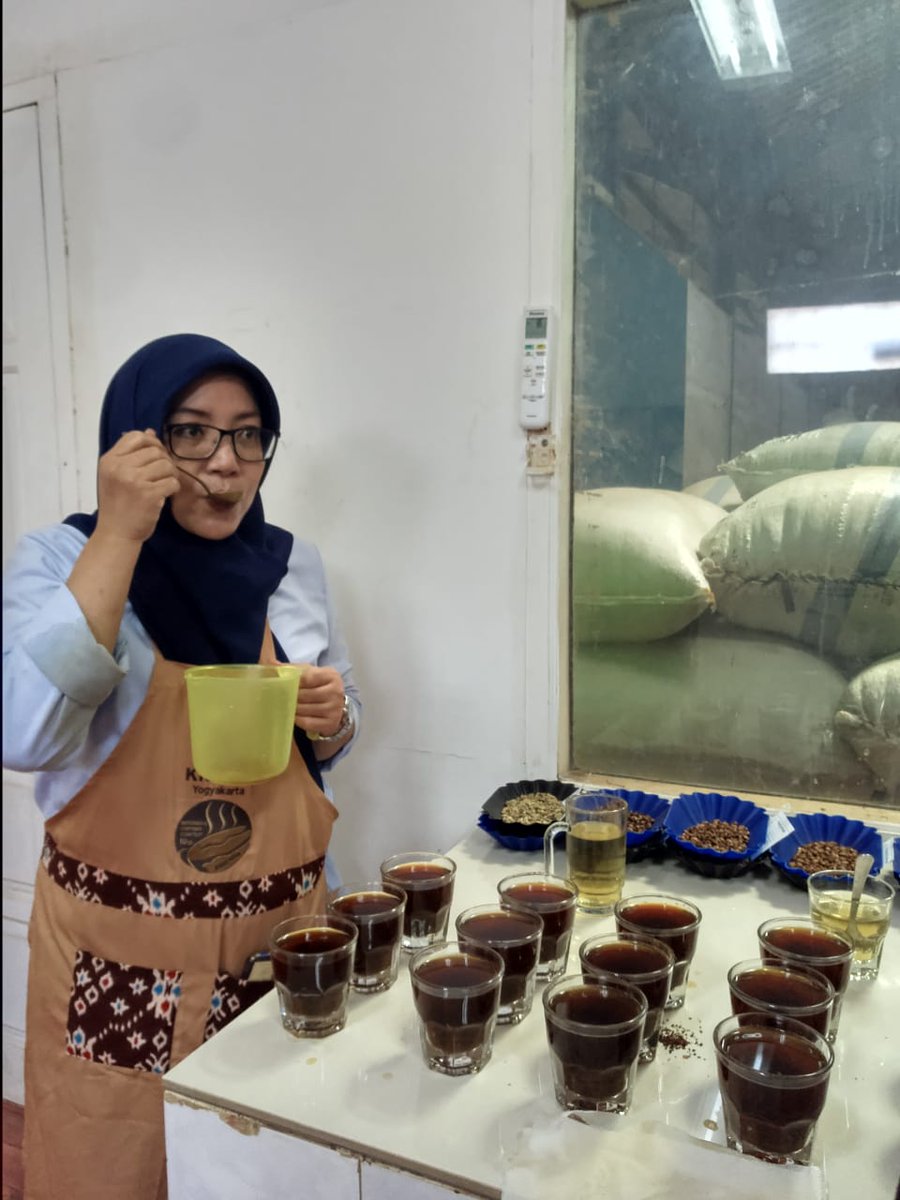 Akuuuuuuu difotoin ama Eva