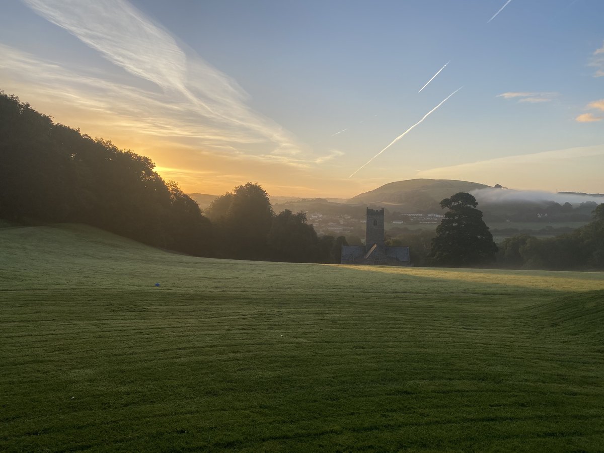 Beautiful sunrise this morning. You may even be able to spot a deer in the picture. #devonweddings #devonweddingvenue #tawstockcourt #northdevonweddings #lovenorthdevon #northdevon #historichouse