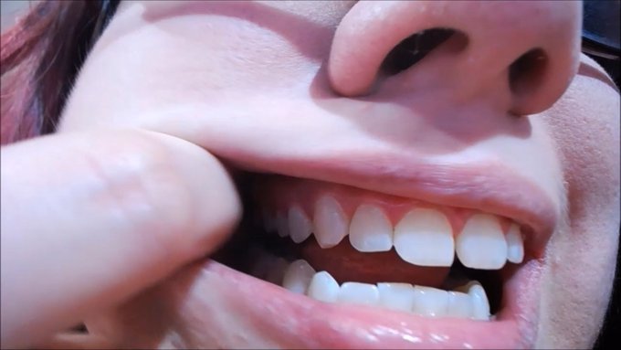 Old vid, slightly blurry in parts, but...  For all you MOUTH fetishists! Seven minute clip INCLUDED for