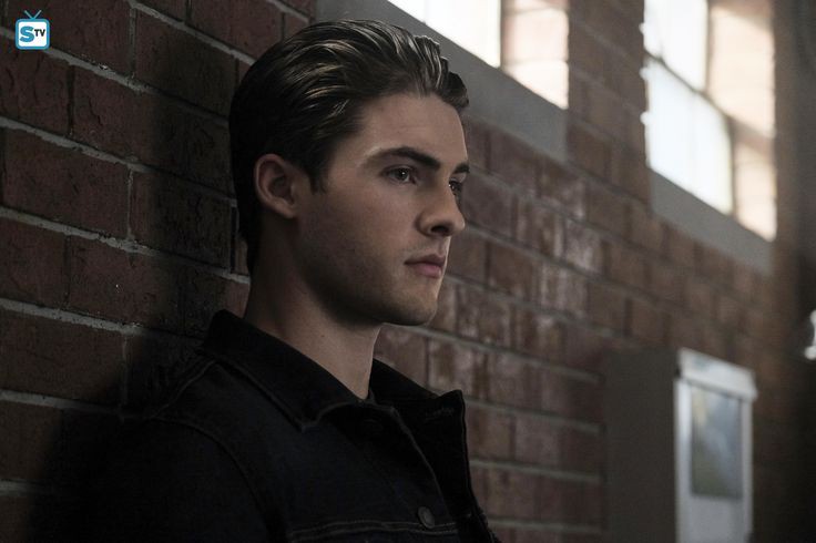 obriennice's tweet photo. como pueden existir personas que no le gusten el personaje de theo, todo bien por casa¿?!! https://t.co/2bxvBJTWJE