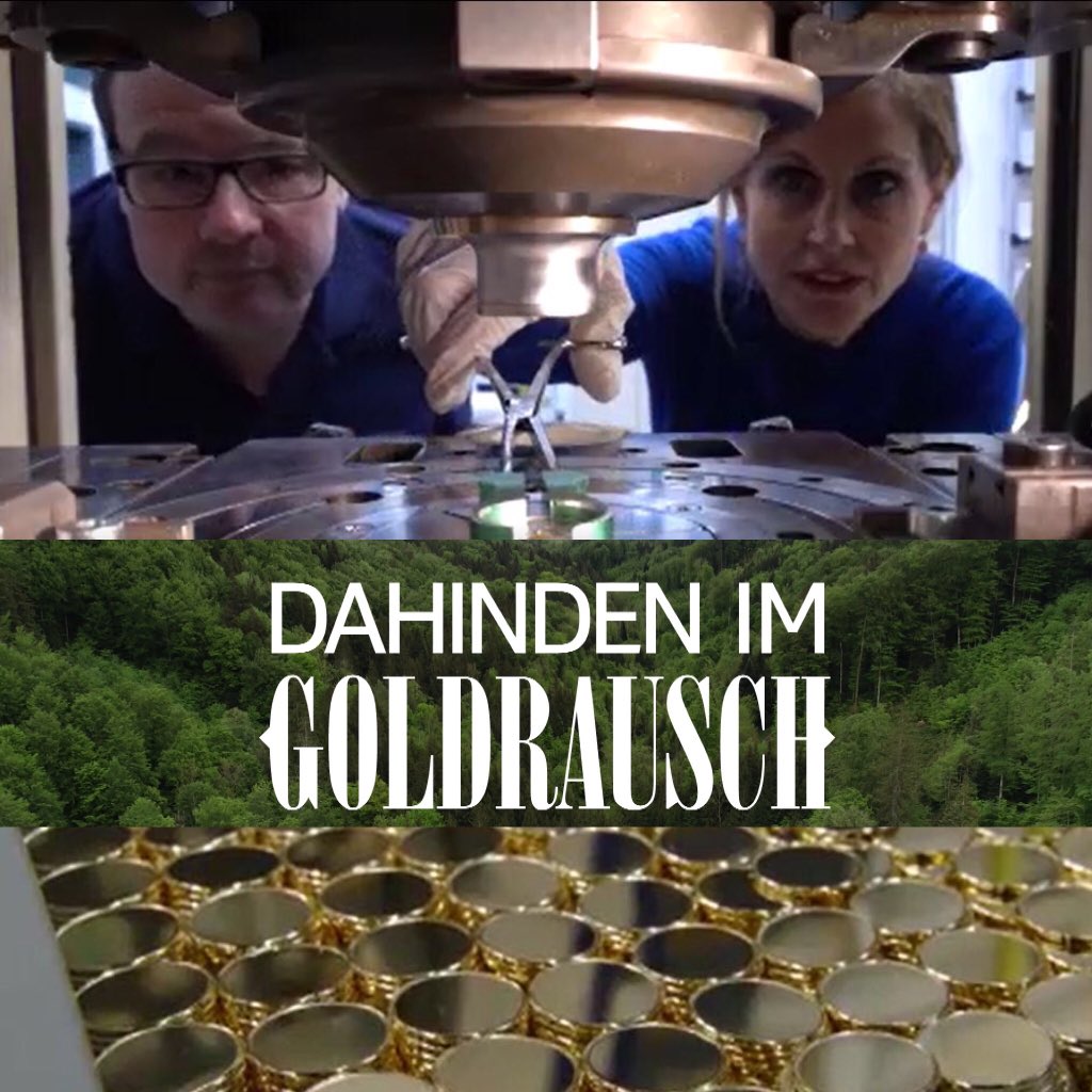 Es ist nicht gerade ein Gondovreneli, das wir hier prägen, aber eine🥇🥇🥇 #rogerfederer-Ehrenmünze. <a href="/srfnews/">SRF News</a> 3.-7.8. 19h und 12.8. 20h @SRF1 #goldrausch #swissmint #amSimplon #münzpräganstalt  #simplon #gold  #schweizaktuell #switzerland #discovery <a href="/valaiswallis/">Valais/Wallis</a>  <a href="/rogerfederer/">Roger Federer</a>